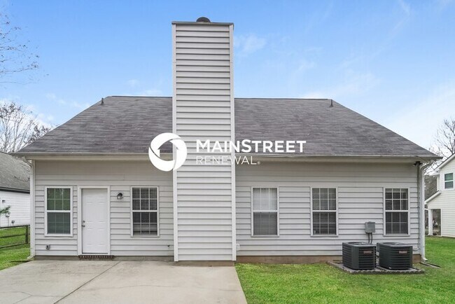 Building Photo - 3 Bedroom Pet-Friendly Home in Charlotte, NC with Main Street Renewal