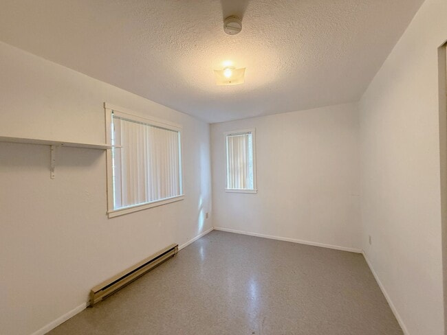 Building Photo - Charming Roosevelt Neighborhood House! - 2...