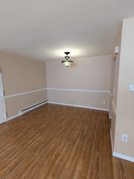 Building Photo - 12 Thompson Rd