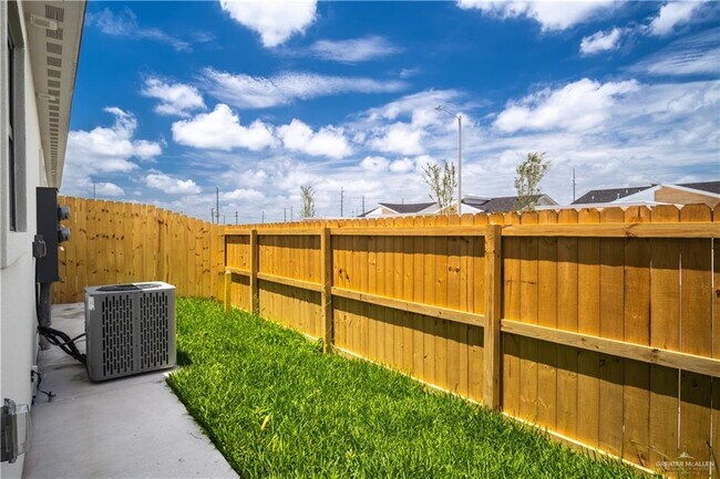 Building Photo - 22 E Viviana St