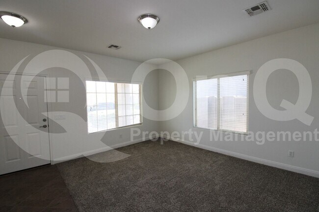 Building Photo - 1686 W Paisley Dr