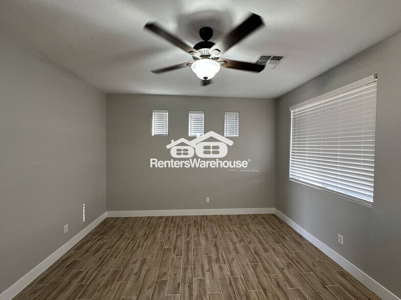 Building Photo - 10992 W Manzanita Dr