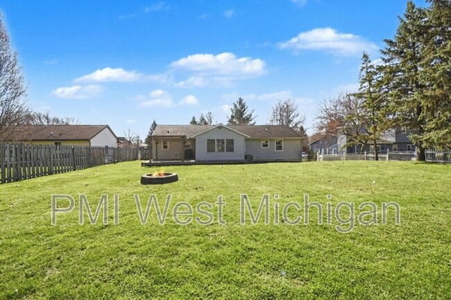 Building Photo - 6593 Crownpointe Dr SW