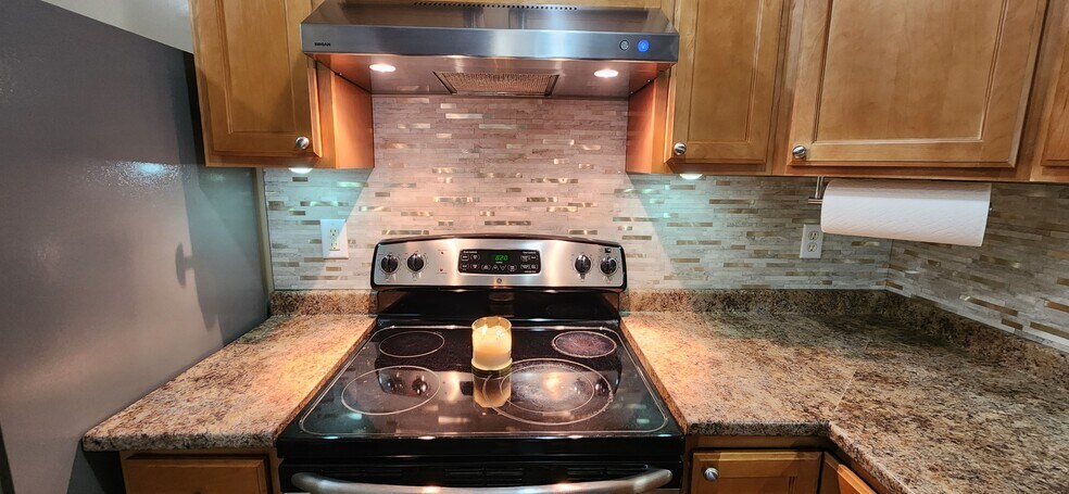 Building Photo - 391 Putnam Pike