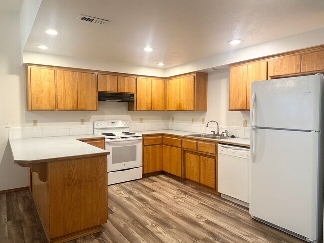 Building Photo - 2538 NE Norton Ct