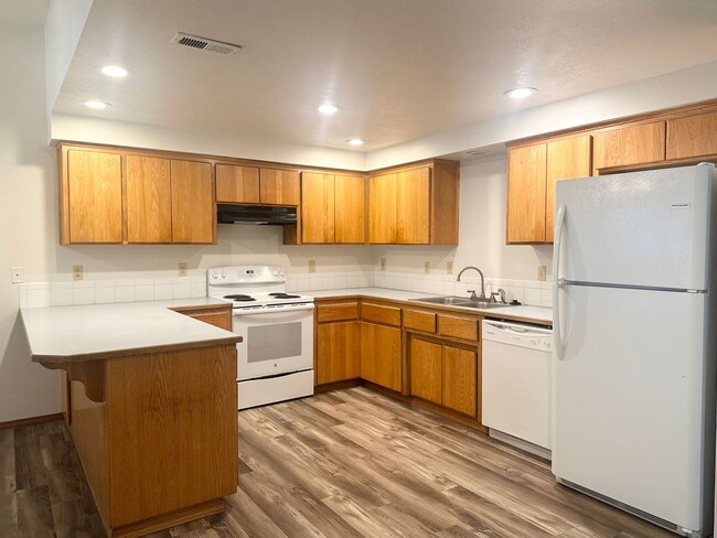 Building Photo - 3 Bedroom 2 Bath McMinnville OR