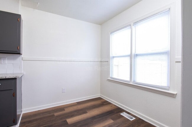 Building Photo - 1301 E Mount Vernon St