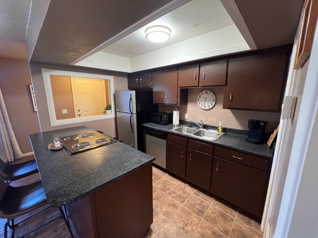 Building Photo - 9170 Riverside Dr