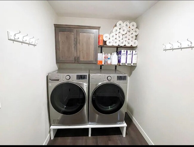 Building Photo - 3-Car Garage + Spacious Yard + Stainless Appliances + Fireplace + Near NEW Oliver Brown Elementary