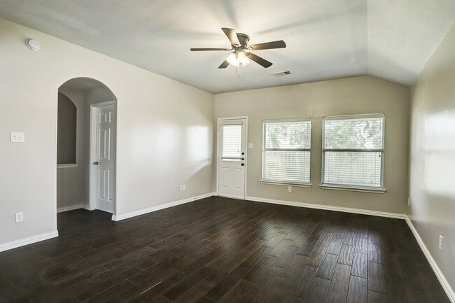 Building Photo - 407 Annatto Ln