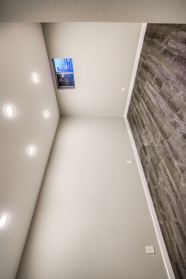 Building Photo - 13204 E Linvale Pl