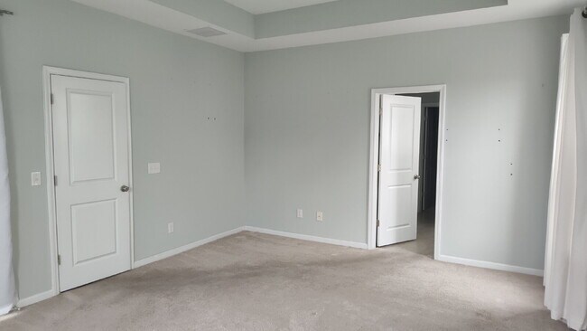 Building Photo - Spacious Home in a Gated Community!!!