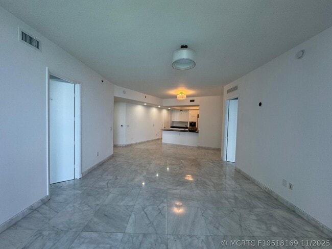 Building Photo - 16001 Collins Ave