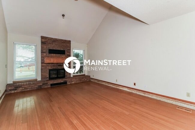 Building Photo - 3 Bedroom Pet-Friendly Home in MOORE, OK with Main Street Renewal