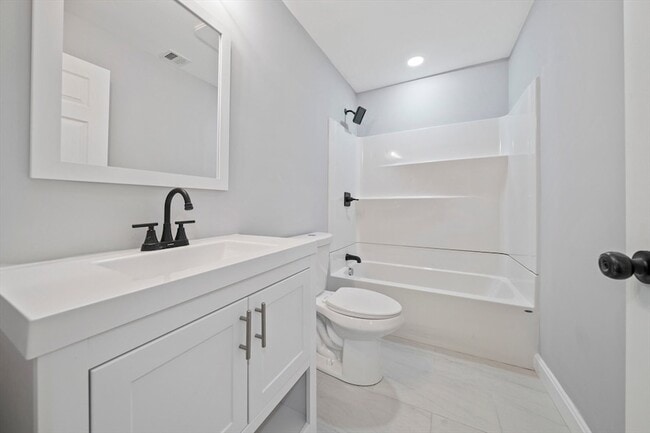 Building Photo - 13 Broadway