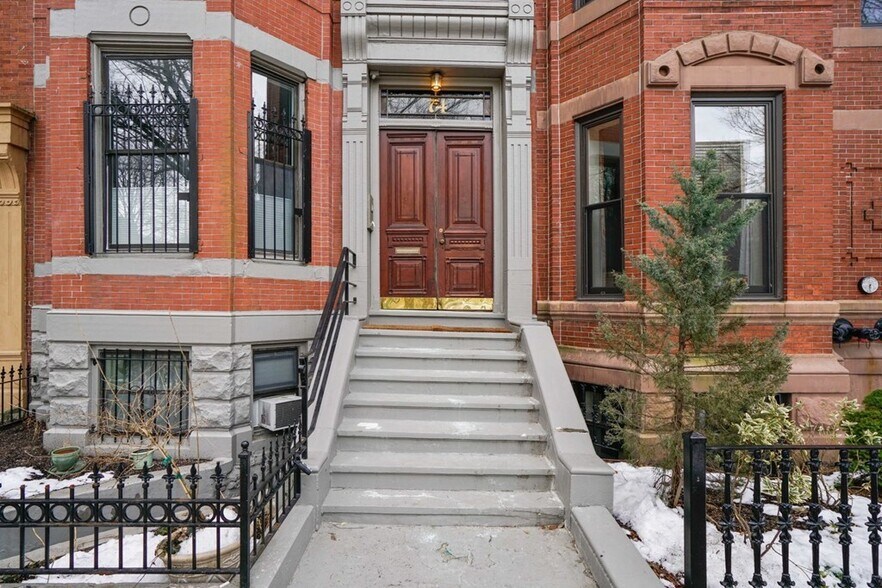 Building Photo - 74 W Rutland Sq