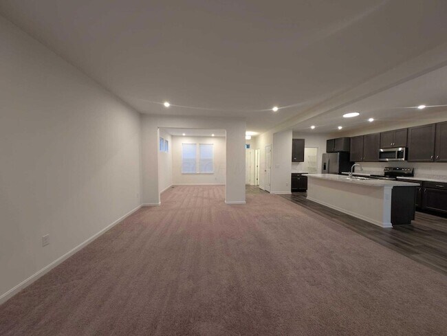 Building Photo - 8246 Woodstar Dr