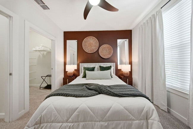 Building Photo - 1700 W Cleveland St