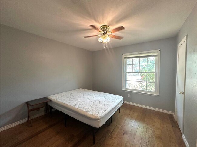 Building Photo - 5300 Suburban Dr