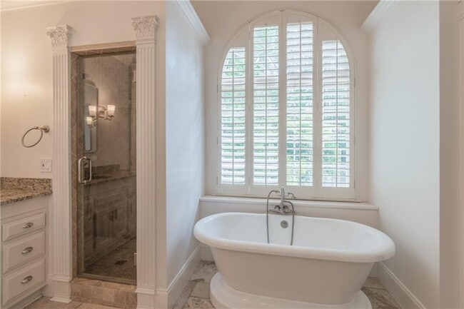 Building Photo - 530 Saddlebrook Dr