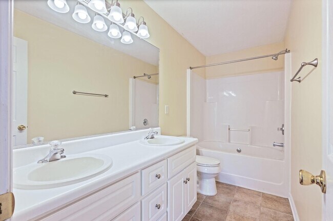 Building Photo - 422 Northrop Pl