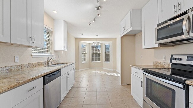 Building Photo - "Homey 3-Bed Home with Granite Finishes in Fayetteville – Your Perfect Retreat Awaits!"