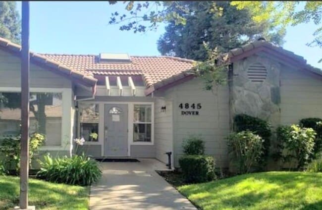 Building Photo - *2-Bedroom 2-Bathroom Condo in Gated Antelope Community! *