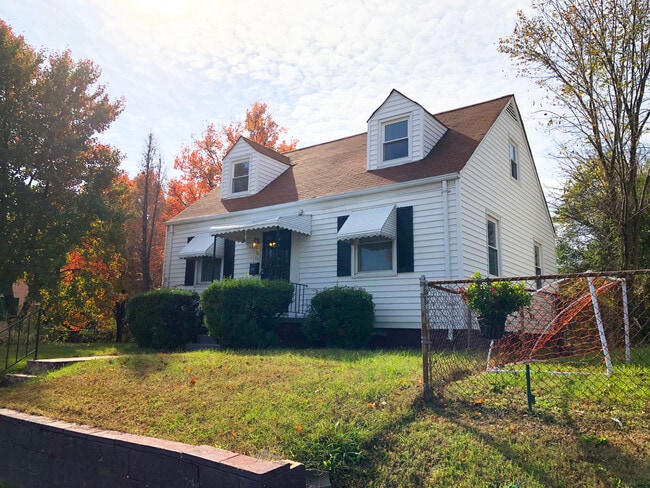 Building Photo - 1011 E 16th St