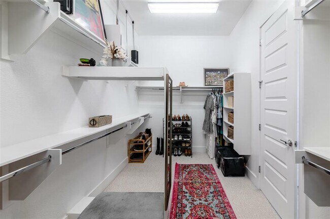 Building Photo - 6025 Seville Dr
