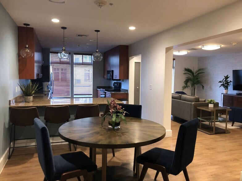 Building Photo - 388 E Ocean Blvd