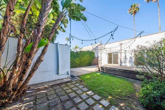 Building Photo - Warm & Inviting Venice Beach Rental Home!