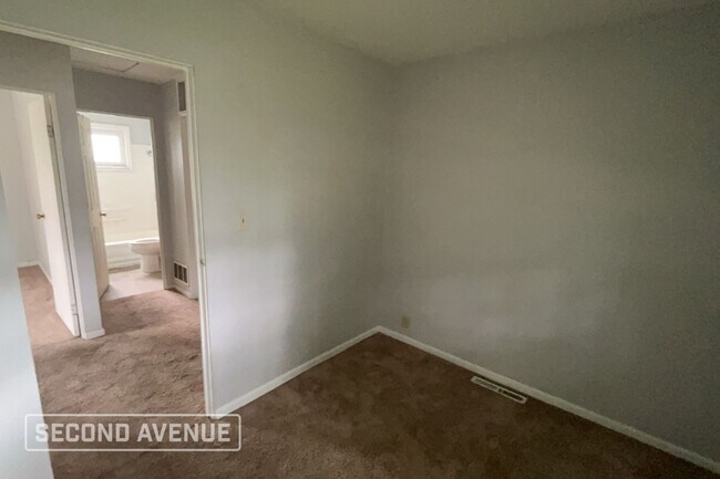 Building Photo - 610 N Bradner Ave