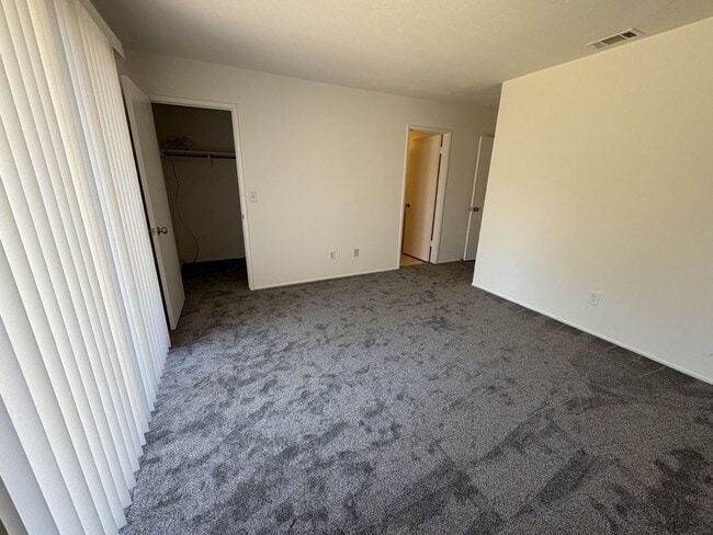 Building Photo - Beautiful 4-bedroom home close to schools ...