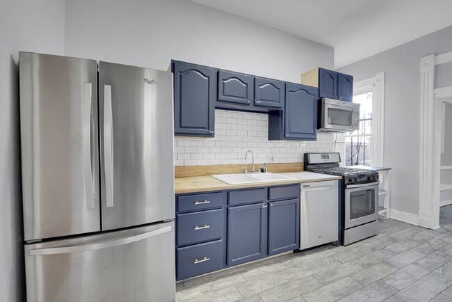 Building Photo - $2,495, 2-bed, 1-bath Victorian in the hea...