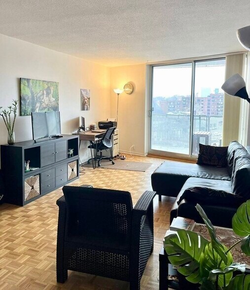 Building Photo - 19 Winchester St