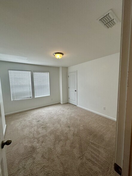 Building Photo - 4714 Venito St