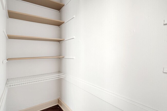 Building Photo - Junie B. Aiata