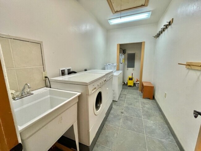 Building Photo - 173 Cross Creek Pl