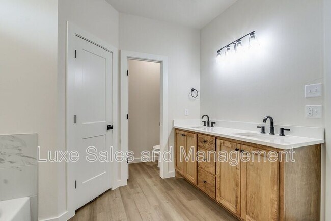 Building Photo - 8329 NW 163rd Ter