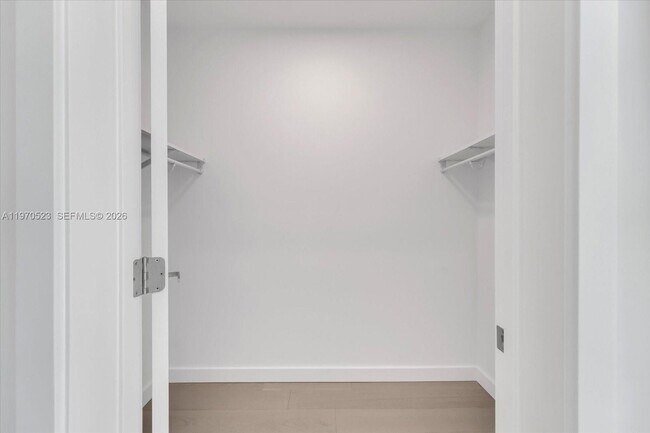 Building Photo - 9201 E Bay Harbor Dr