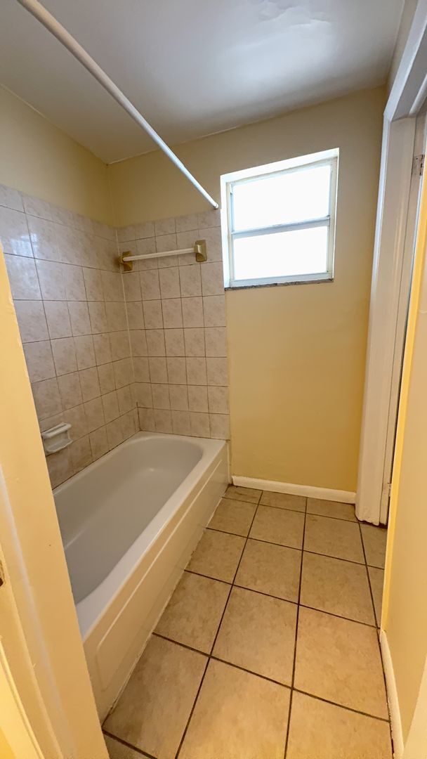 Building Photo - 3 Bedroom 1.5 Bathroom Home For Rent -Corner lot / Fenced