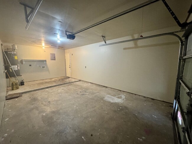 Building Photo - FRESHLY PAINTED  | ONE STORY  |  OPEN CONCEPT  |  GREAT LOCATION: 1604 & SHAENFIELD