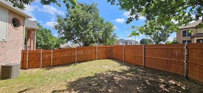 Building Photo - 12718 Hilltop Dr
