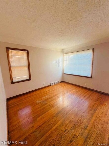 Building Photo - 15625 Bringard Dr