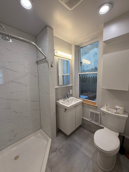 Building Photo - 2851 Boudinot St