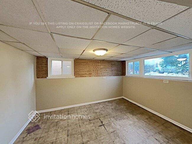 Building Photo - 4623 N Kilbourn Ave