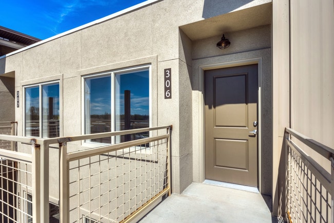 Building Photo - 2200 E Warm Springs Ave