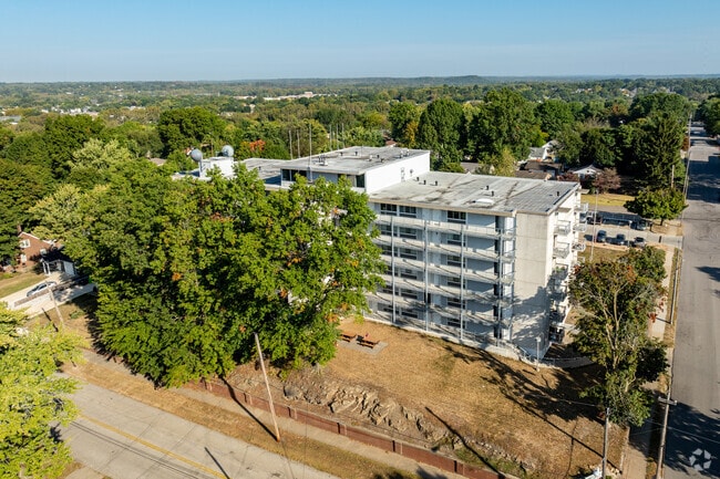 Building Photo - Hilltop House