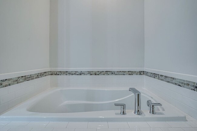 Building Photo - Luxury Townhome with Stunning Views and Prime Location For Sale or For Rent near National Harbor