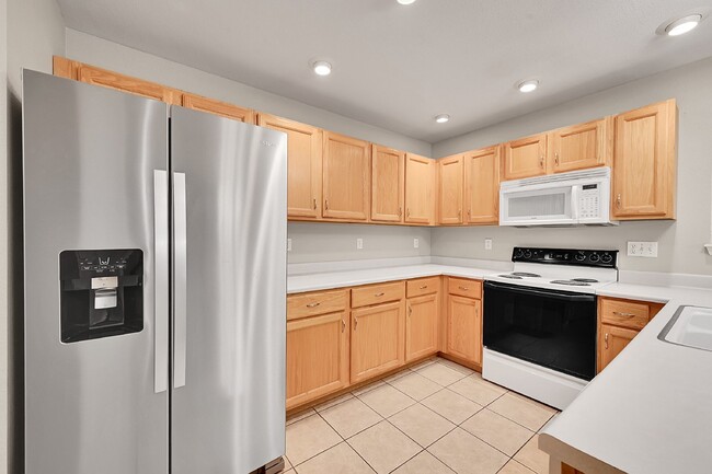 Building Photo - $2,240.95 - 4 bed, 2.5 bath in Colorado Springs with In Unit Laundry!